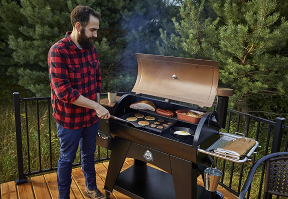 how does wood pellet grill work
