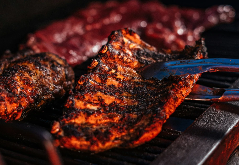 how does wood pellet grill work