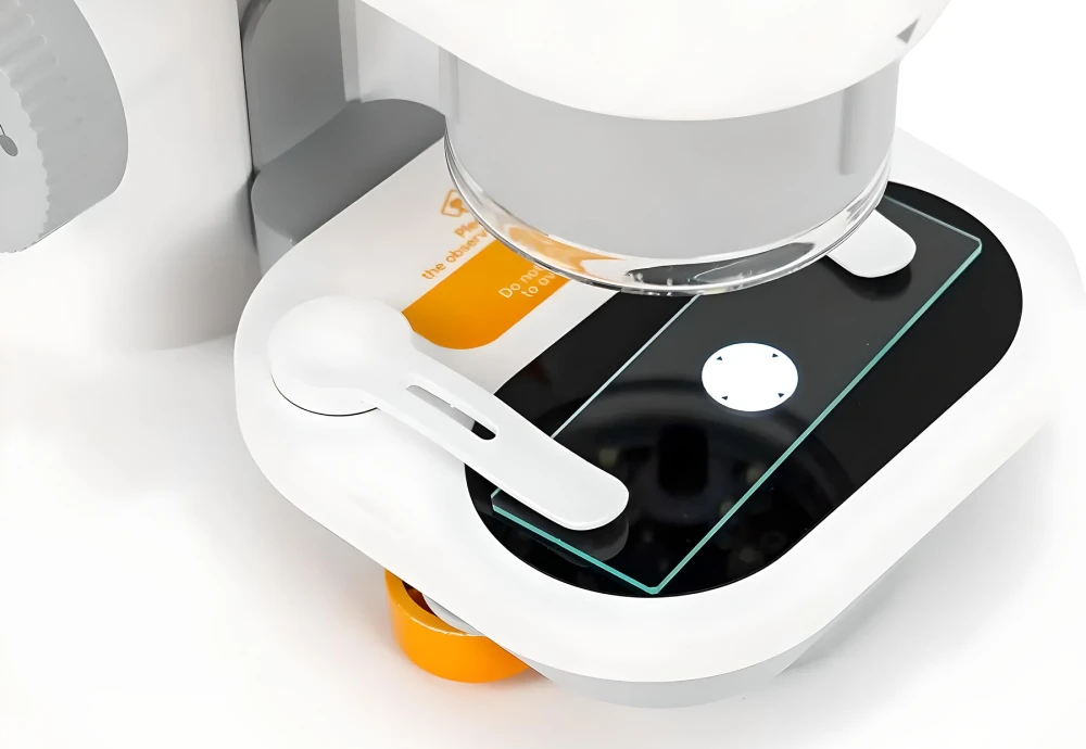 how does a digital microscope work